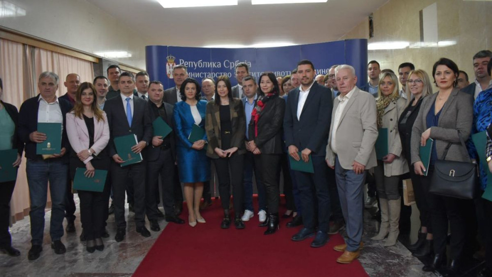 Potpisani ugovori za zamenu kotlova u javnim ustanovama i individualnih ložišta